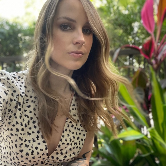 Hi, I’m Ellie - Picture 1 of 4